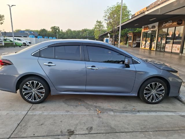 Toyota Altis 2022 1.8 Hybrid High Sedan ไฮบริด ไม่ติดแก๊ส เกียร์อัตโนมัติ เทา รูปที่ 3
