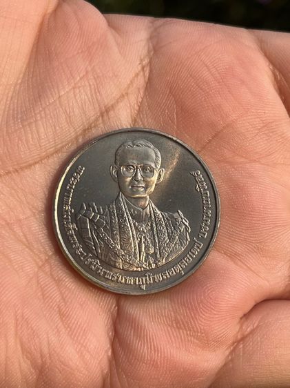 เหรียญกษาปณ์ที่ระลึกพระราชพิธีถวายพระเพลิงพระบรมศพ พระบาทสมเด็จพระปรมินทรมหาภูมิพลอดุลยเดช บรมนาถบพิตร รูปที่ 3