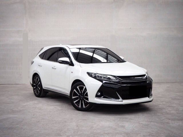 รถ Toyota Harrier 2.0 สี ขาว