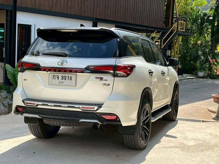 Toyota Fortuner 2020 2.8 TRD Sportivo 4WD Utility-car ดีเซล ไม่ติดแก๊ส เกียร์อัตโนมัติ ขาว รูปที่ 4