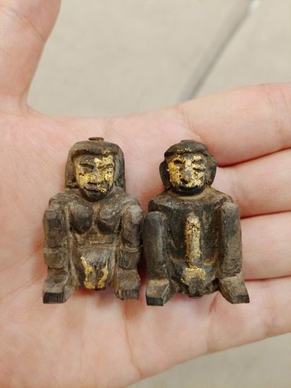 พ่องั่งแม่เป๋อไม้แกะเก่าตอกตะปูสวยๆค่ะ