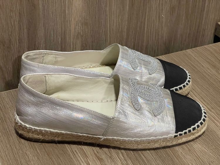 รองเท้าChanel CC Cap Toe Logo Espadrille Silver Black  รูปที่ 3