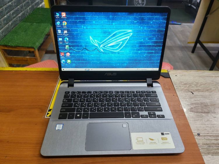 อื่นๆ 8 กิกะไบต์ HDMI ไม่ใช่ Asus i3 เจน 7  แรม 8 กิ๊ก เครื่องบาง  ใช้พิมพ์งาน ดูหนัง ฟังเพลง  วินโดว์แท้ติดเครื่อง 