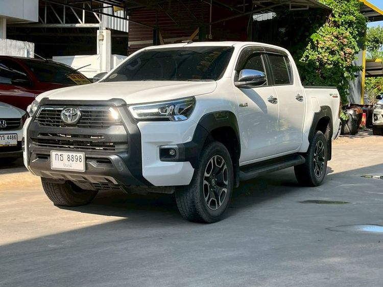 รถ Toyota Hilux Revo Double Cab 2.4 Mid Prerunner สี ขาว