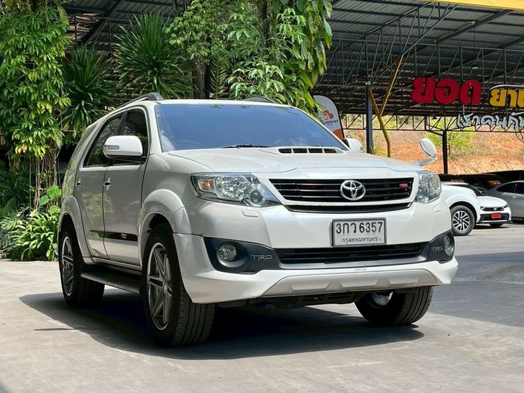 Toyota Fortuner 2014 3.0 TRD Sportivo 4WD Utility-car ดีเซล ไม่ติดแก๊ส เกียร์อัตโนมัติ ขาว รูปที่ 3