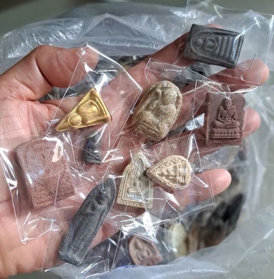 พระกรุเนื้อผง เนื้อดินทั้งหมด หน้าพระสวยเหมาะสำหรับ ไลฟ์สดขาย หรือตั้งแผง รูปที่ 2