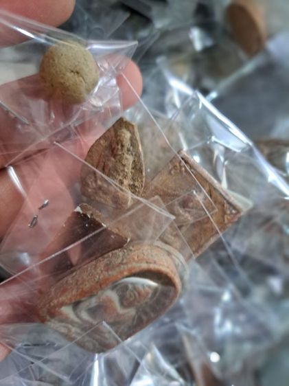 พระกรุเนื้อผง เนื้อดินทั้งหมด หน้าพระสวยเหมาะสำหรับ ไลฟ์สดขาย หรือตั้งแผง รูปที่ 4