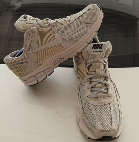 ขาย Nike Vomero 5 สีครีม นิยม size 42.5-270cm ของแท้ สภาพสวย