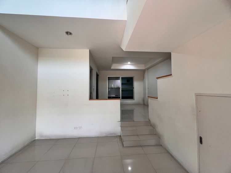 ไม่มี 🎉 ขายทาวน์โฮม 3 ชั้น 20.5 ตรว 🌟 โครงการเออเบิร์นธารา สุขสวัสดิ์ 70 - ประชาอุทิศ 🌟 พื้นที่เยอะ 170 ตรม 😍 ราคา 2.85 ล้าน ( ต่อรองได้ ) รูปที่ 3