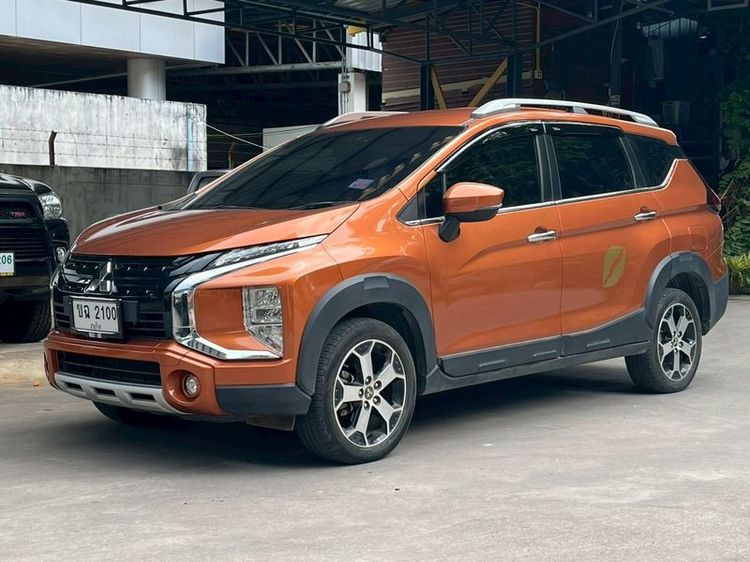 รถ Mitsubishi Xpander Cross 1.5 สี ส้ม