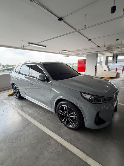BMW X1 2025 2.0 sDrive18d M Sport Sedan ไฟฟ้า ไม่ติดแก๊ส เกียร์อัตโนมัติ บรอนซ์เงิน รูปที่ 2