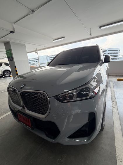 BMW X1 2025 2.0 sDrive18d M Sport Sedan ไฟฟ้า ไม่ติดแก๊ส เกียร์อัตโนมัติ บรอนซ์เงิน รูปที่ 4