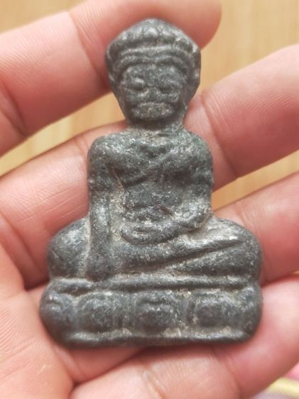 พระร่วงนั่งบัวเนื้อชินเก่ามาก