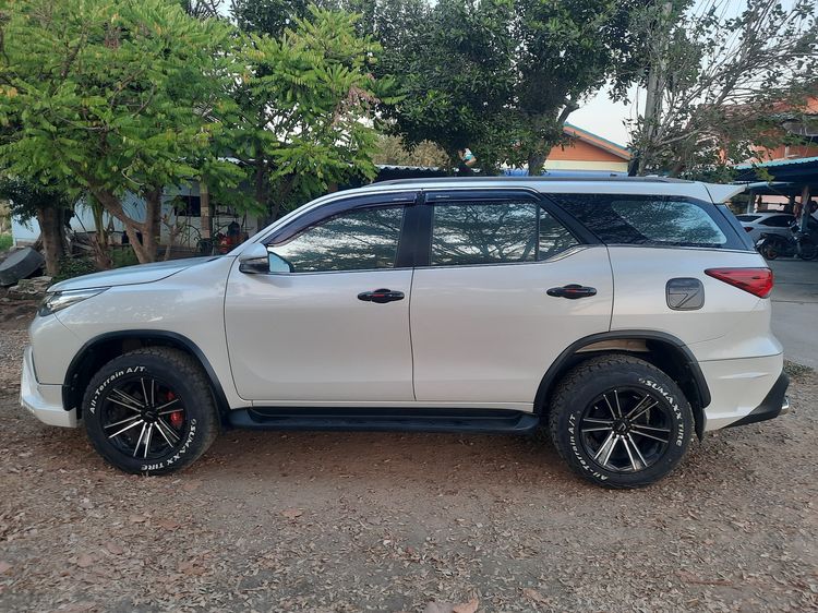 Toyota Fortuner 2016 2.4 V Utility-car ดีเซล เกียร์อัตโนมัติ ขาว รูปที่ 4