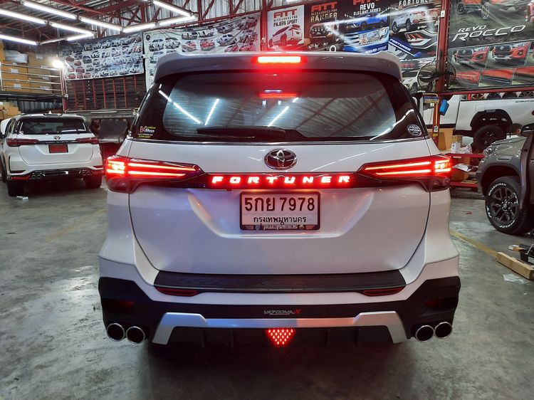 Toyota Fortuner 2016 2.4 V Utility-car ดีเซล เกียร์อัตโนมัติ ขาว รูปที่ 2