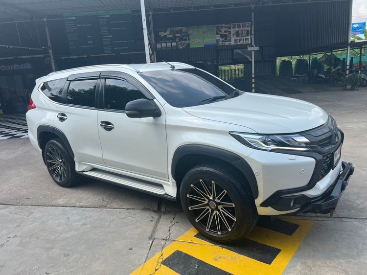 รถ Mitsubishi Pajero Sport 2.5 GT 4WD สี ขาว