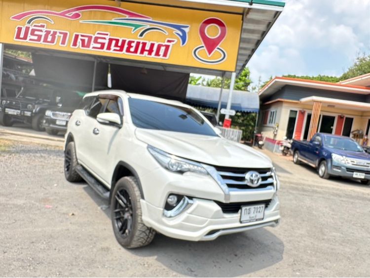 Toyota Fortuner 2015 2.8 V 4WD Utility-car ดีเซล ไม่ติดแก๊ส เกียร์อัตโนมัติ ขาว รูปที่ 4