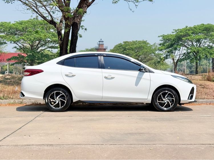 Toyota Yaris ATIV 2022 1.2 Sport Sedan เบนซิน เกียร์อัตโนมัติ ขาว รูปที่ 4