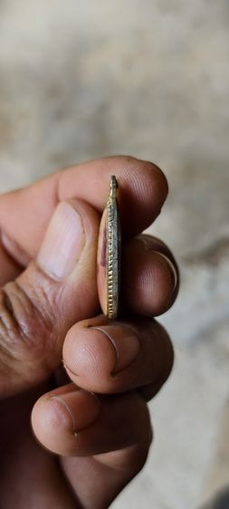 ล็อกเก็ตหลวงปู่แหวน รูปที่ 2