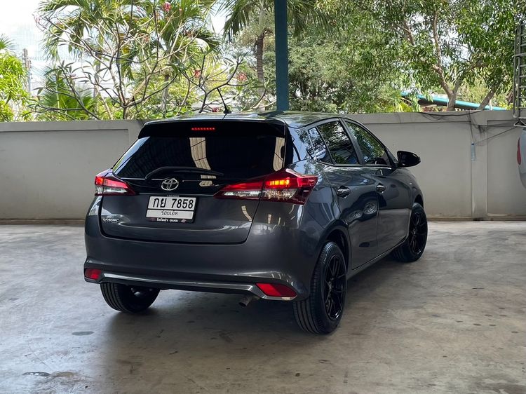 Toyota Yaris 2022 1.2 Entry Sedan เบนซิน ไม่ติดแก๊ส เกียร์อัตโนมัติ เทา รูปที่ 2