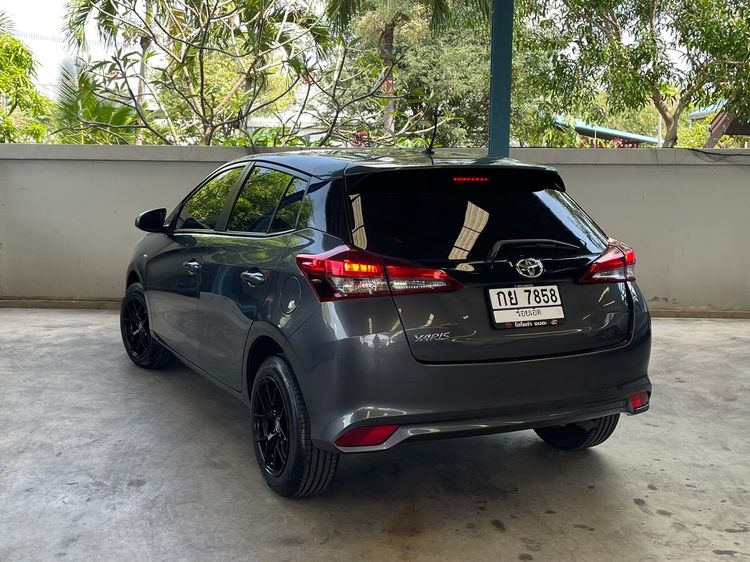 Toyota Yaris 2022 1.2 Entry Sedan เบนซิน ไม่ติดแก๊ส เกียร์อัตโนมัติ เทา รูปที่ 4