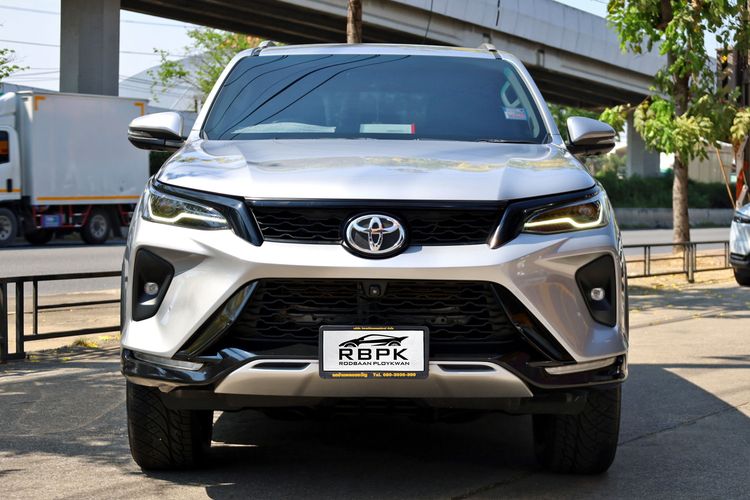Toyota Fortuner 2022 2.4 Leader V 4WD Utility-car ดีเซล ไม่ติดแก๊ส เกียร์อัตโนมัติ เทา รูปที่ 3