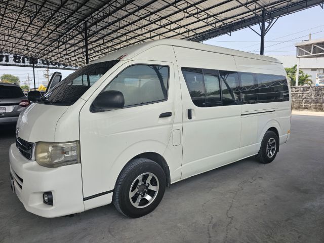 รถ Toyota Commuter 2.5 สี ขาว