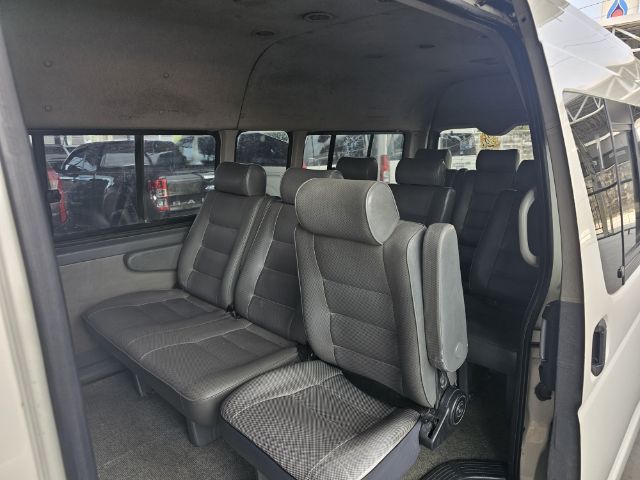 Toyota Commuter 2011 2.5 ดีเซล ไม่ติดแก๊ส เกียร์ธรรมดา ขาว รูปที่ 2