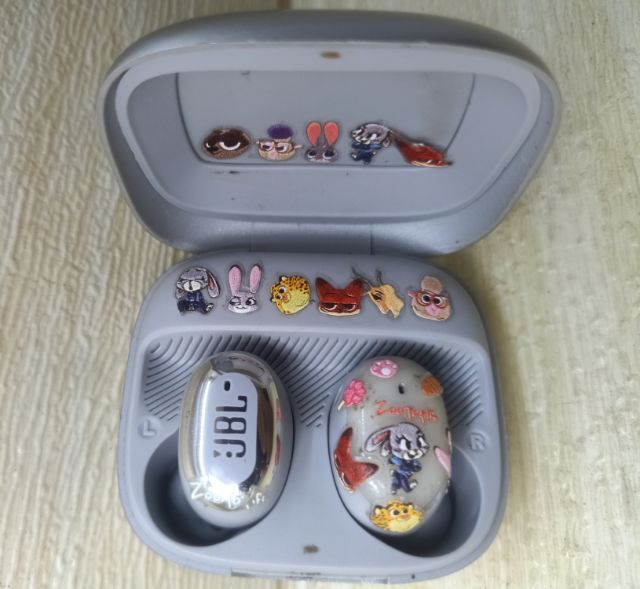 ขายหูฟังไร้สายBT JBL LIVE FREE 2 ของแท้100เปอร์เซนต์ คุณภาพเสียง:JBLซิกเนเจอร์ แต่งลายอนิเมะดัง Zootopia  สุดคุ้ม 800บาท  ตอนออกใหม่5990 รูปที่ 4