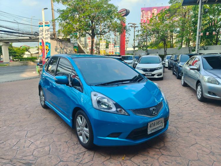 รถ Honda Jazz 1.5 SV สี น้ำเงิน