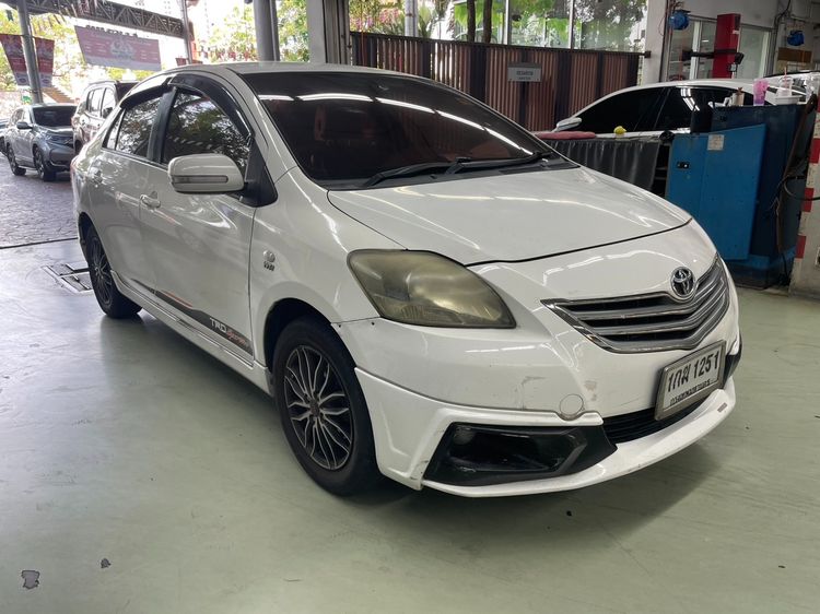 รถ Toyota Vios 1.5 Trd Sportivo สี ขาว