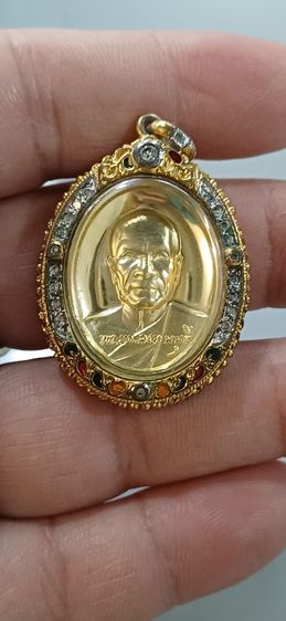 หลวงพ่อสด วัดปากน้ำ รุ่นปราบมาร เลี่ยมกรอบทอง ฝังเพชรพลอย รูปที่ 6