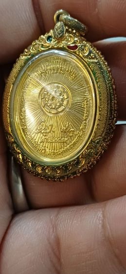 หลวงพ่อสด วัดปากน้ำ รุ่นปราบมาร เลี่ยมกรอบทอง ฝังเพชรพลอย รูปที่ 5