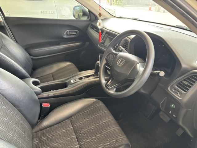 Honda HR-V 2015 1.8 S Sedan เบนซิน ไม่ติดแก๊ส เกียร์อัตโนมัติ ขาว รูปที่ 4