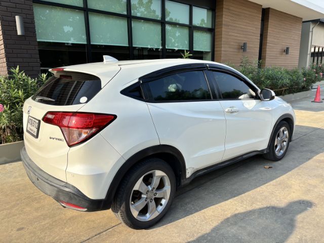 Honda HR-V 2015 1.8 S Sedan เบนซิน ไม่ติดแก๊ส เกียร์อัตโนมัติ ขาว รูปที่ 3