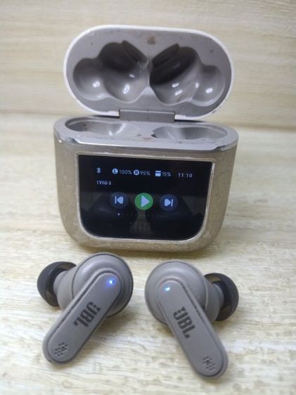 ขายหูฟังไร้สายBT JBL TOUR PRO 2 ของแท้100เปอร์เซนต์ อดีตรุ่นท๊อปออกใหม่ 6494บาท มีตำหนิข้างขวาเสียงเบา ขาย 1000 เดียว