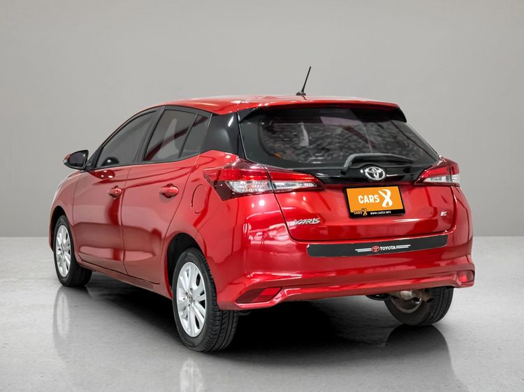 Toyota Yaris 2017 1.2 E Sedan เบนซิน ไม่ติดแก๊ส เกียร์อัตโนมัติ แดง รูปที่ 4