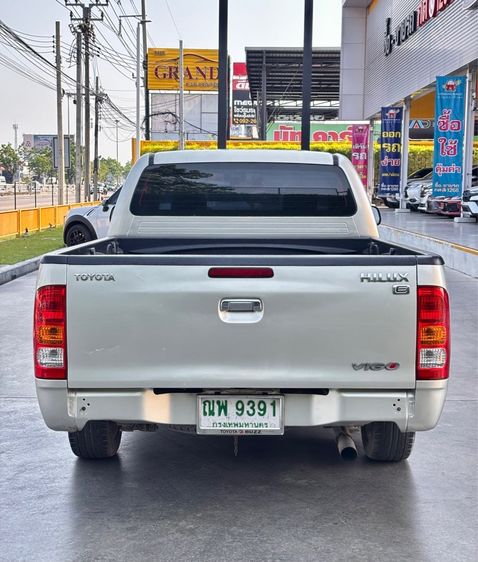 Toyota Hilux Vigo 2004 3.0 E Pickup ดีเซล เกียร์ธรรมดา บรอนซ์เงิน รูปที่ 3