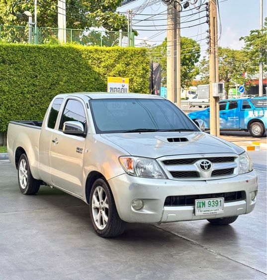 รถ Toyota Hilux Vigo 3.0 E สี บรอนซ์เงิน