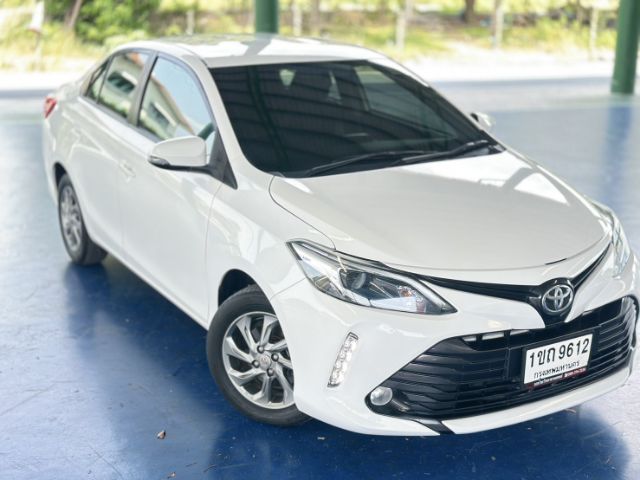 รถ Toyota Vios 1.5 Mid สี ขาว