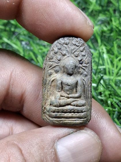 (เนื้อเขียว)พระคงลำพูน สภาพสวย กดพิมพ์หน้าตาและปากติด