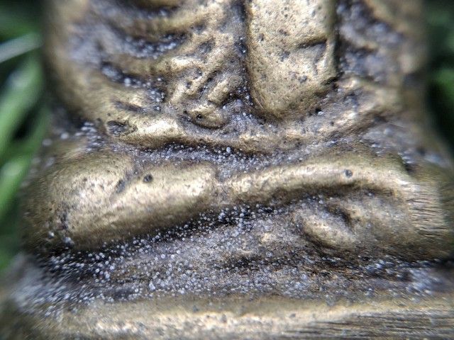 (คราบน้ำมนต์เก่า ติดกระจายทั่วองค์) หลวงพ่อเงินหล่อเก่า เนื้อทองผสมอมเขียว  เจ้าของเดิมเคยแช่น้ำมนต์ไว้ รูปที่ 5