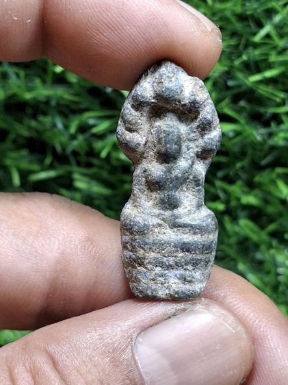 (ส่วนตัว ดูดีครับ)พระนาคปรกลพบุรี เนื้อชินเก่า