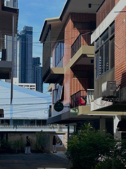 ให้เช่า พื้นที่ธุรกิจ ทองหล่อ Boutique Commercial Space พื้นที่เชิงพาณิชย์สไตล์ Boutique ภายใน Brown Brick Apartment