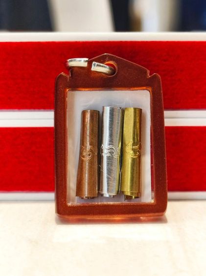 หลวงพ่อกวย รูปถ่ายห้อยคอเล็กยันต์คู่ หลังตะกรุด รูปที่ 3