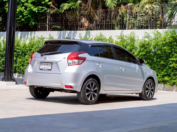 Toyota Yaris 2017 1.2 E Sedan เบนซิน ไม่ติดแก๊ส เกียร์อัตโนมัติ เงิน รูปที่ 4