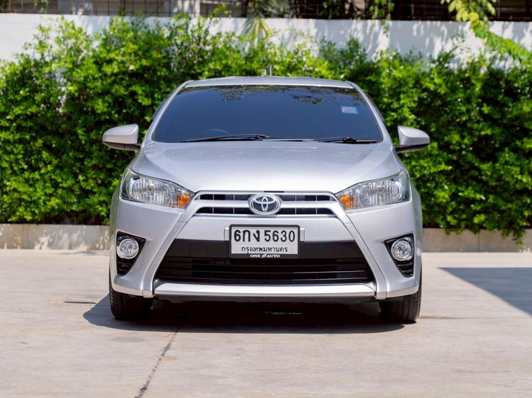 Toyota Yaris 2017 1.2 E Sedan เบนซิน ไม่ติดแก๊ส เกียร์อัตโนมัติ เงิน รูปที่ 2