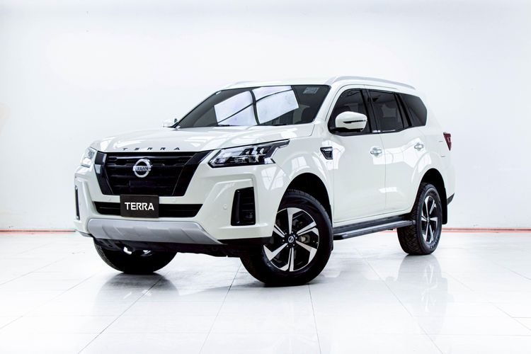 รถ Nissan Terra 2.3 VL สี ขาว