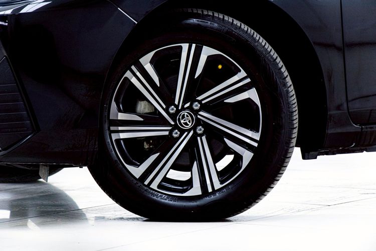 Toyota Yaris ATIV 2023 1.2 Sport Sedan เบนซิน ไม่ติดแก๊ส เกียร์อัตโนมัติ ดำ รูปที่ 4