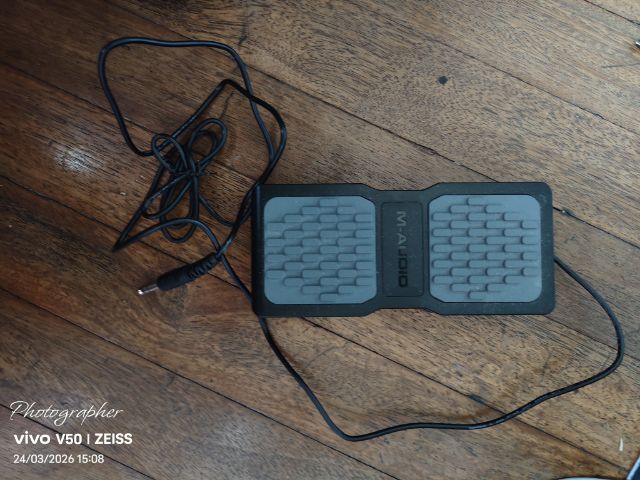 M audio ex p expression controller pedal ฟุตสวิทช์ polarity สำหรับ midi keyboard piano.  และเชื่อมต่อ yuimer kpt pro multi effect ได้  สภาพด